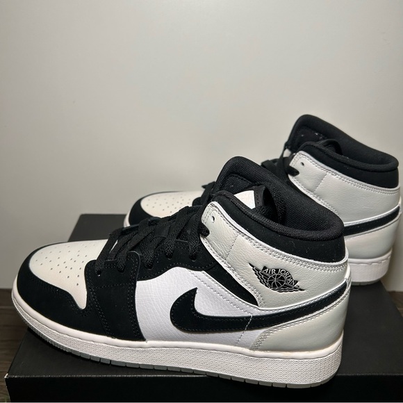Nike Jordan 1 Mid 7Y - Picture 10 of 15